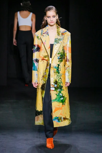 Look 10